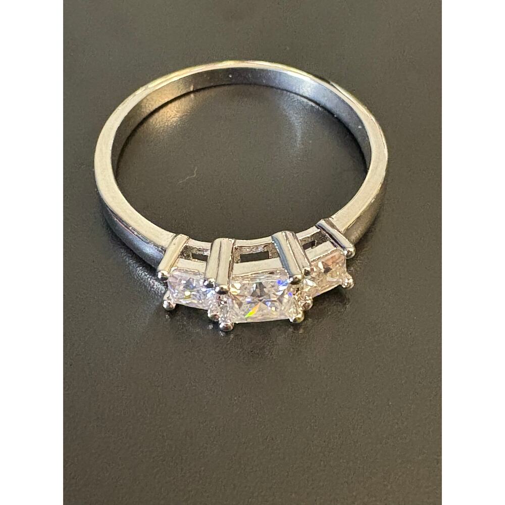 SZ 8 - Moissanite 1CTW, 3 Stone Silver Ring w/ GRA - Picture 1 of 8